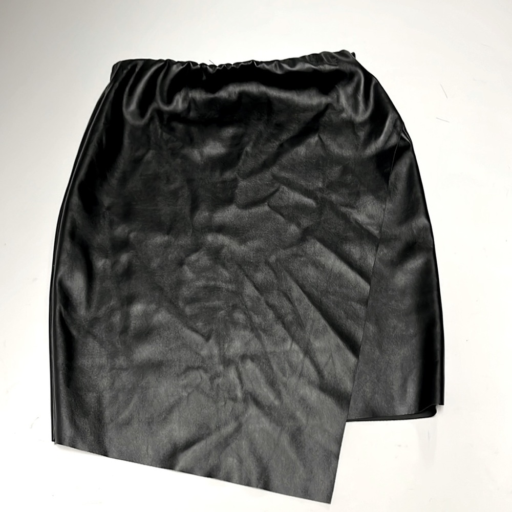 Boo hoo faux leather skirt
